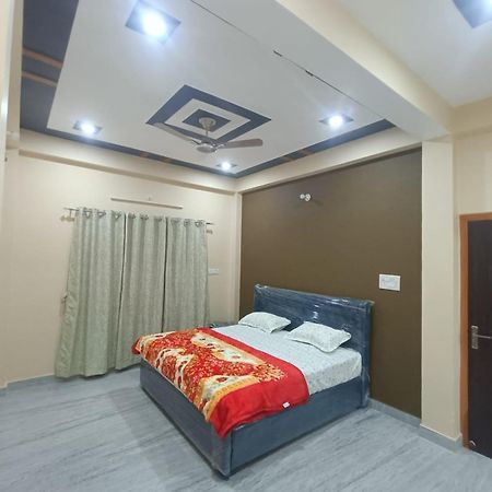 Sarvodaya Residency Hotell Ayodhya Exteriör bild