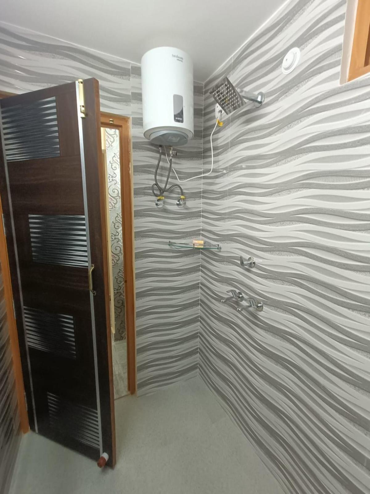 Sarvodaya Residency Hotell Ayodhya Exteriör bild